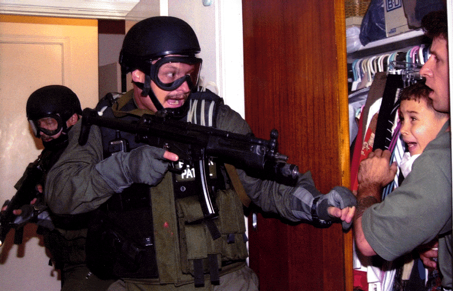 http://www.nocaptionneeded.com/wp-content/uploads/2007/09/elian2.gif