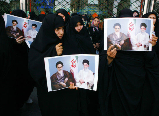 photo-in-protest-pro-gov-iran