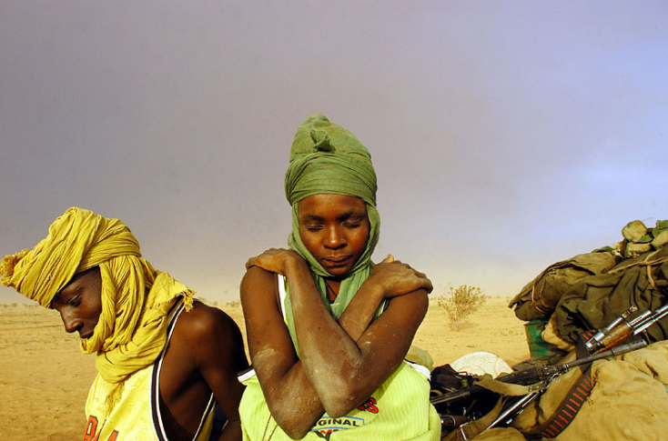 lynsey-addario-darfur-man-and-woman