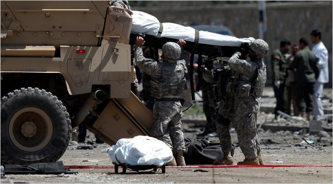 Loading  corpses in Kabul