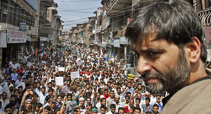 Yasin Malik & crowd