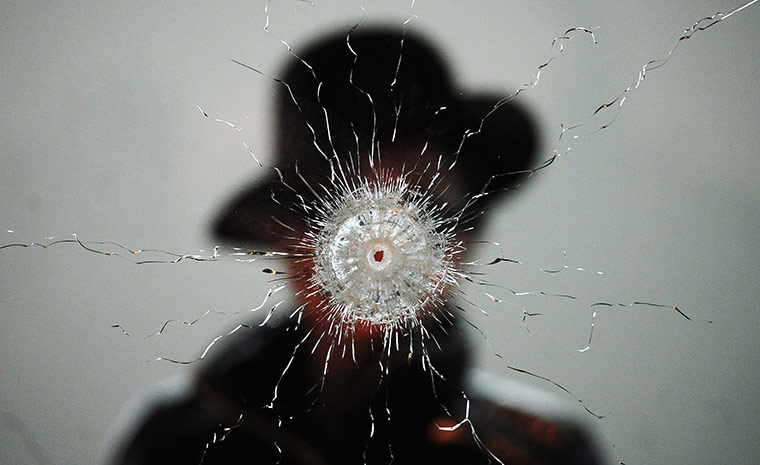 Yoko Ono, A Hole Das Gift