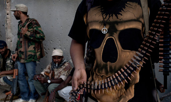 Libyan fighters skull &peace