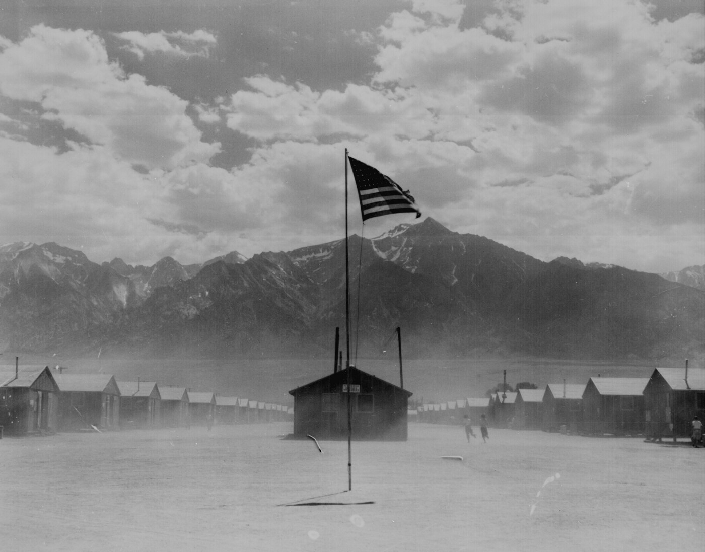 Lange, Manzanar flag