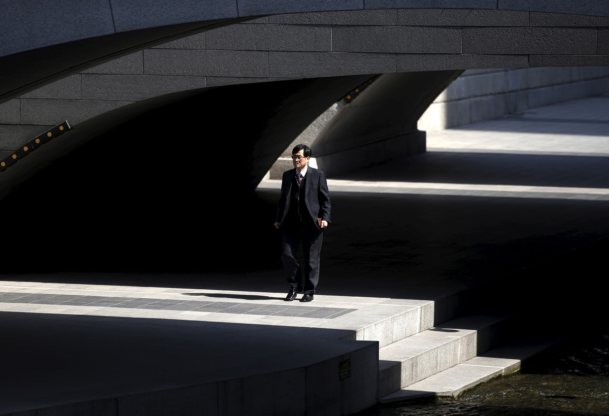 A man walks along the Cheonggye stream in central Seoul, South Korea, March 15, 2016. REUTERS/Kim Hong-Ji - RTSAM1C